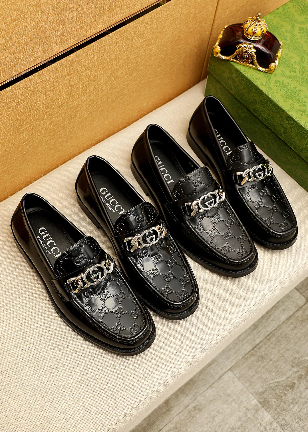 Men's shoes 💰480 💐 Product trademark: GUCCI "Gucci" casual leather shoes Regular size: 38-44 (45.46🉑️customized) Product materials: Selected imported first-layer open-edge beaded cowhide embossed upper + luxury hardware buckle, imported water-dyed cowhide leather lining. Strong three-dimensional visual effect, original outsole color: 2 colors available
